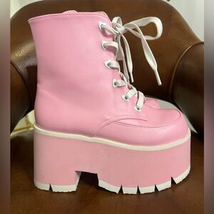 Demonia Pink Heart Studs 3.5" Platform Goth Boots Zipper Laces size 6 like new